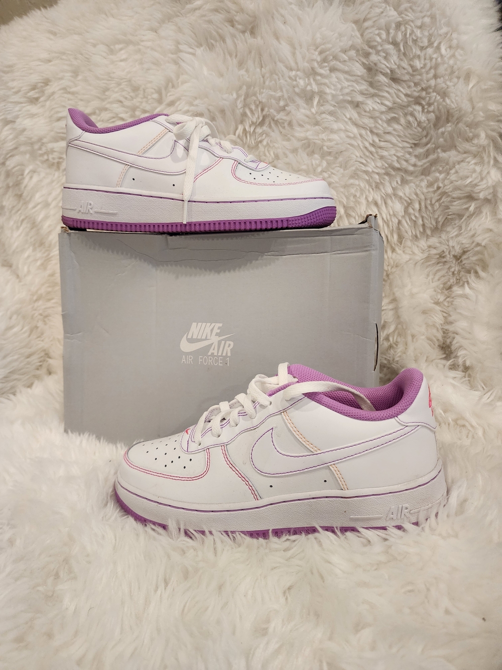 Nike Low-Top Sneakers - White with Lavender Accents